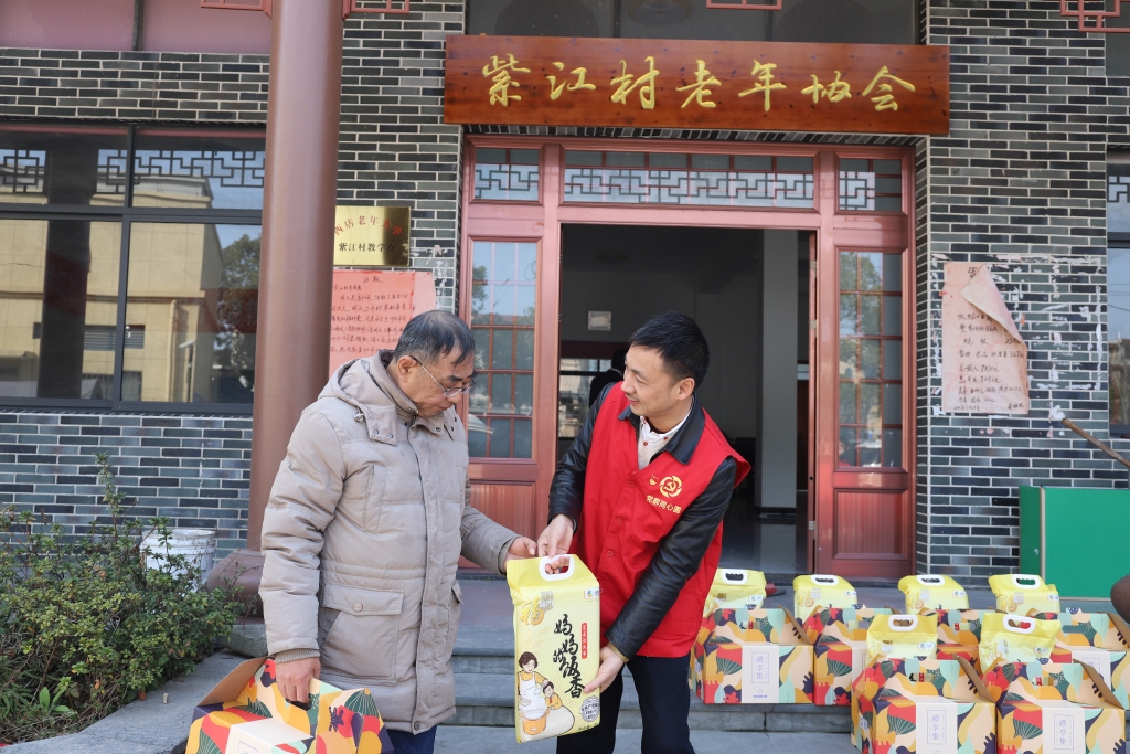 暖春意，敬老情-华体会官方网页版-华体会（中国）-华体会多年坚持慰问孤寡老人